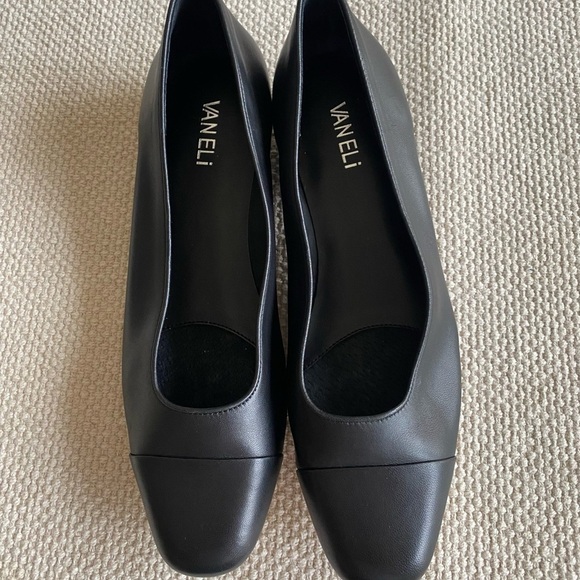NWT Vaneli Black Nappa Leather Flats Cushioned Insole Size 10M - Picture 3 of 6
